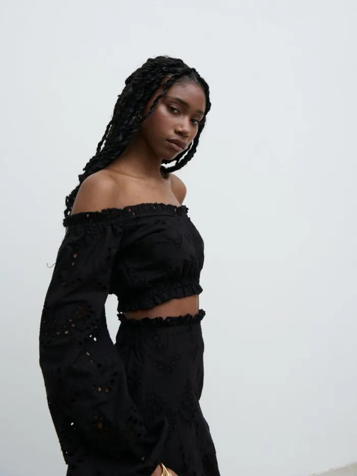 Pretty Lavish Tops Women Lilla Broderie Cropped Top Black
